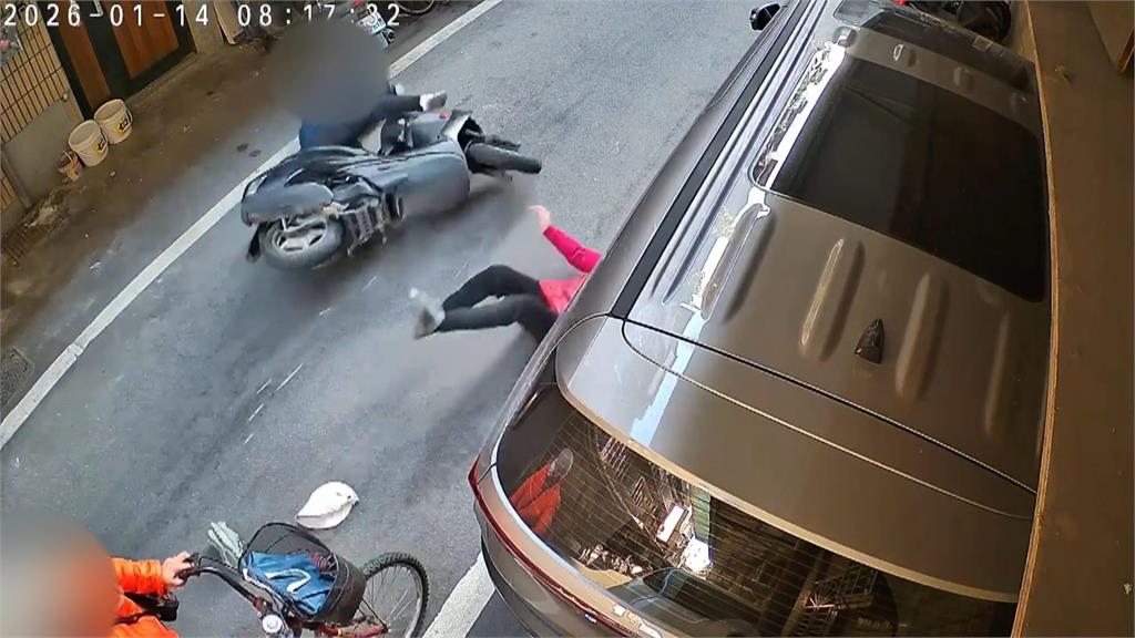 馬路聊天被撞飛婦「頭重創昏迷」　騎士稱：陽光太刺眼看不清