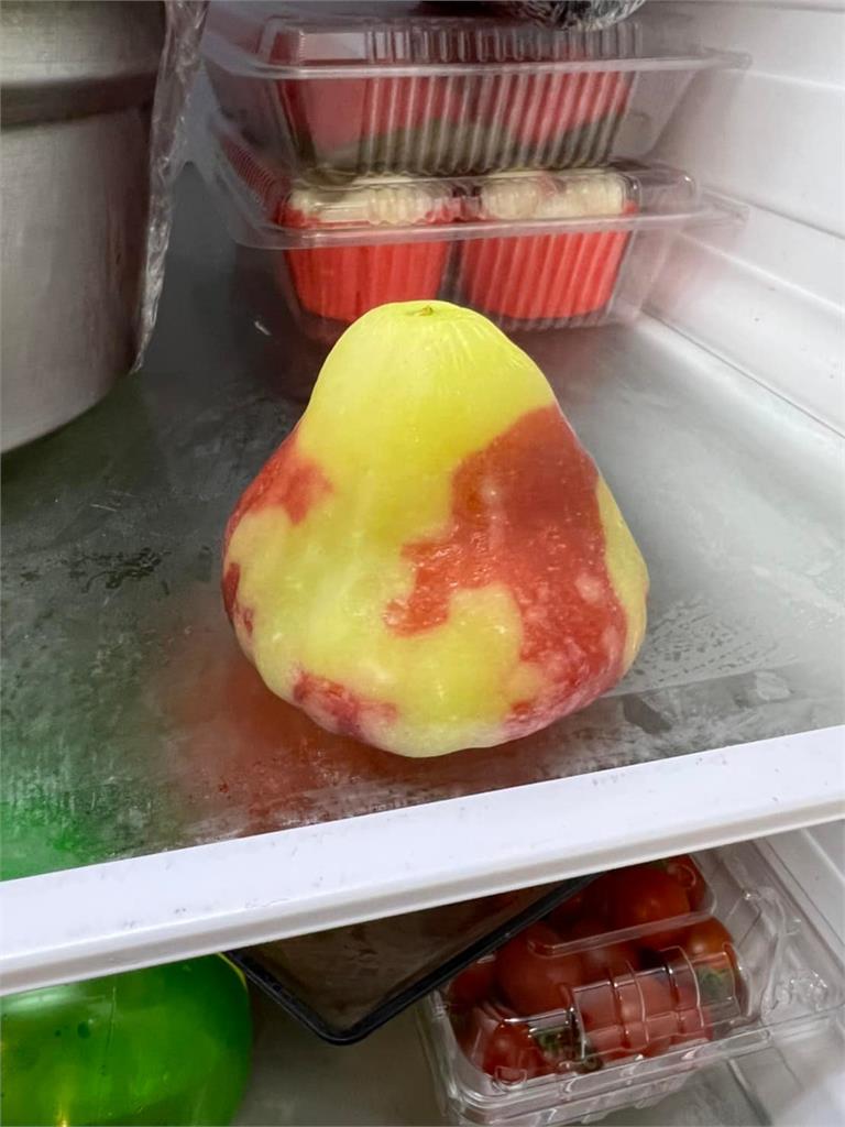 蓮霧放冰箱變成「詭異黃綠色」還能吃嗎？網友神回覆：轉變成惡魔果實