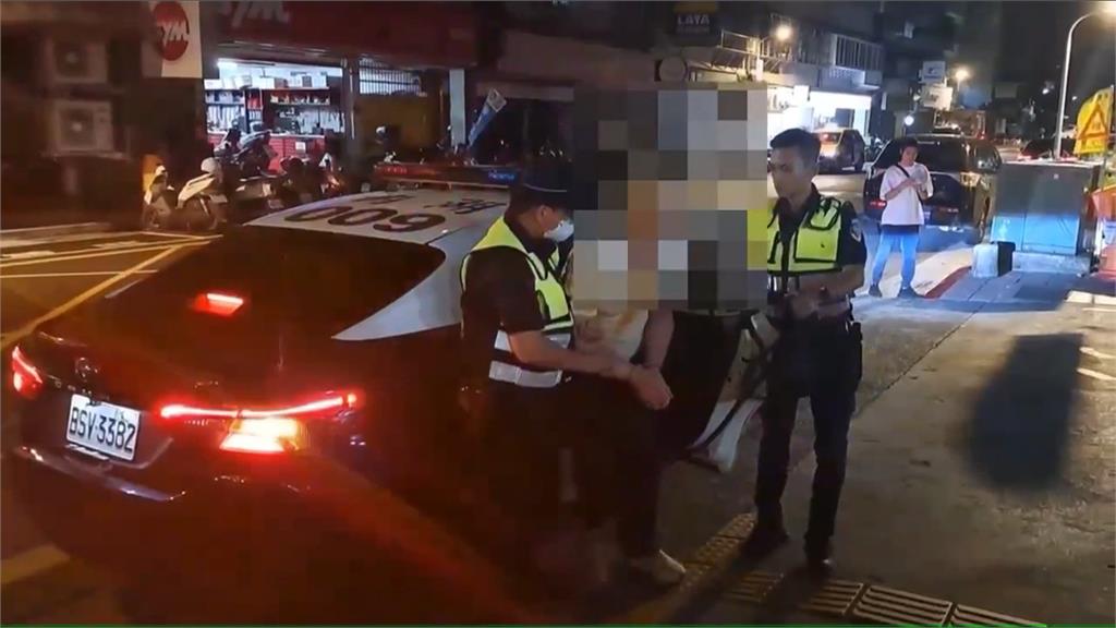 男子賣場持刀閒晃揮舞 警獲報到場竟情緒失控砍警