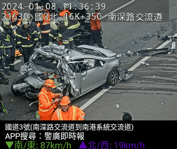 快新聞／國3北上16.3K「5車追撞」 1受困7傷　銀色轎車只剩半截