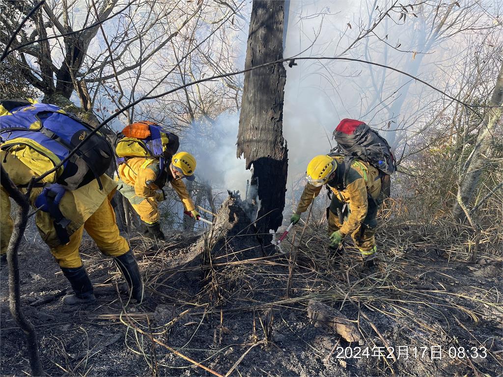 快新聞/台中梨山森林大火「延燒6.3公頃」 陸空聯合灌救畫面曝光