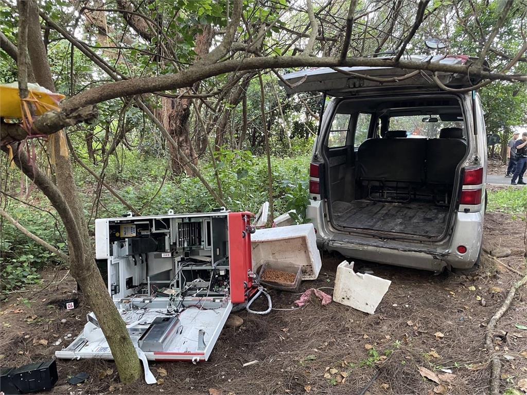 這也偷! 2賊搬走「蝦皮百公斤繳費機」 一路偷車逃