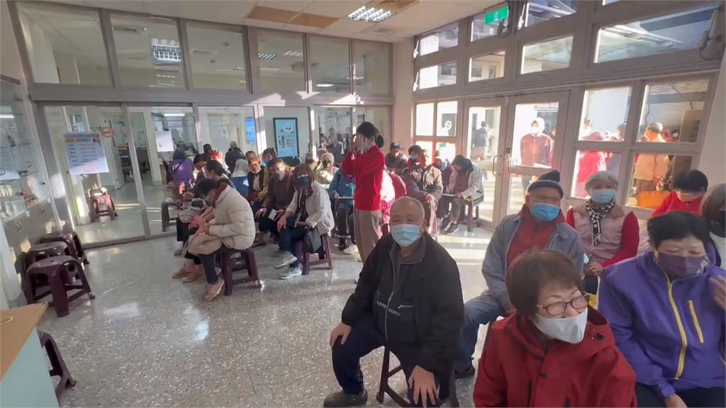 彰縣府皮蛇疫苗施打優惠 現場限量搶翻爆衝突