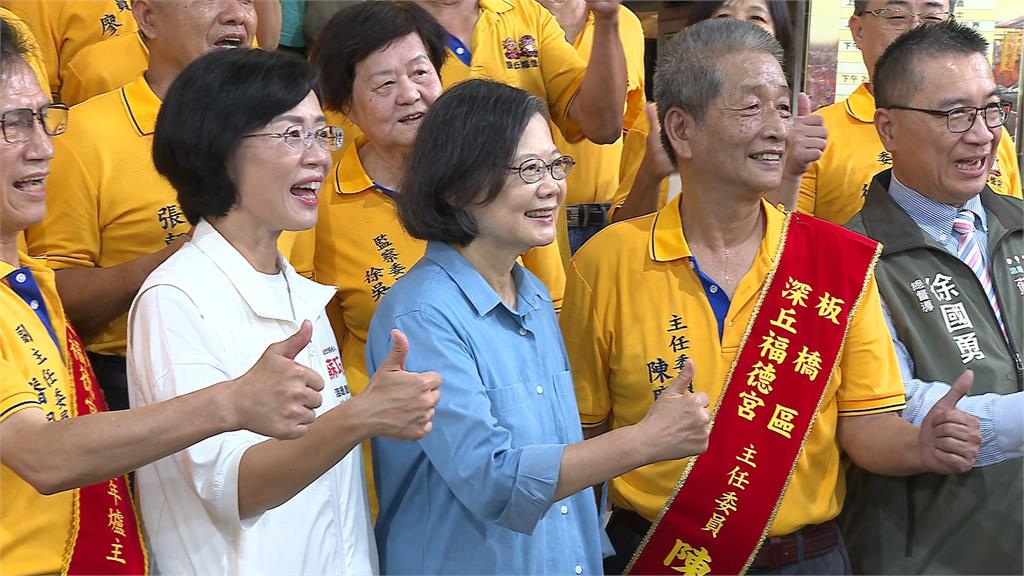 要小英「保佑」女兒考高中？　支持者帶12年前合照求簽名　這句話笑翻全場