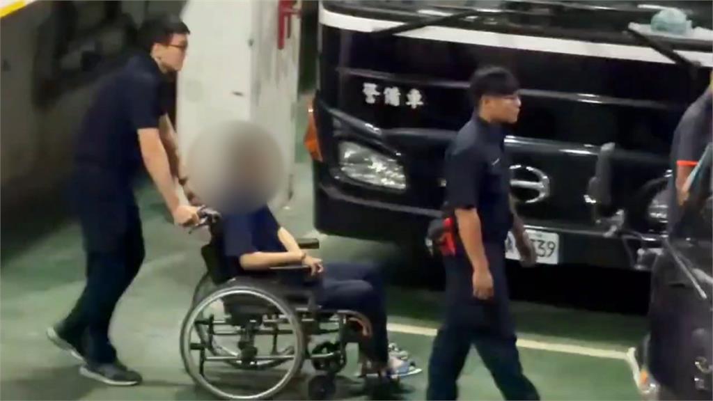 北市退休師勒斃妻子! 虛弱坐輪椅送囚車畫面曝