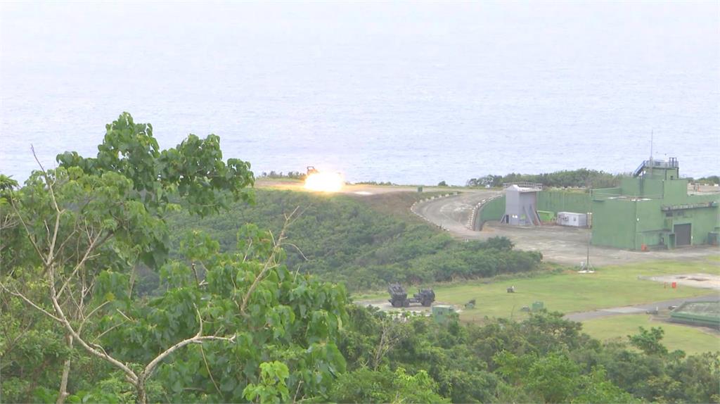 海馬士火箭射擊首曝光! 九鵬基地8百餘枚雷霆2000齊發