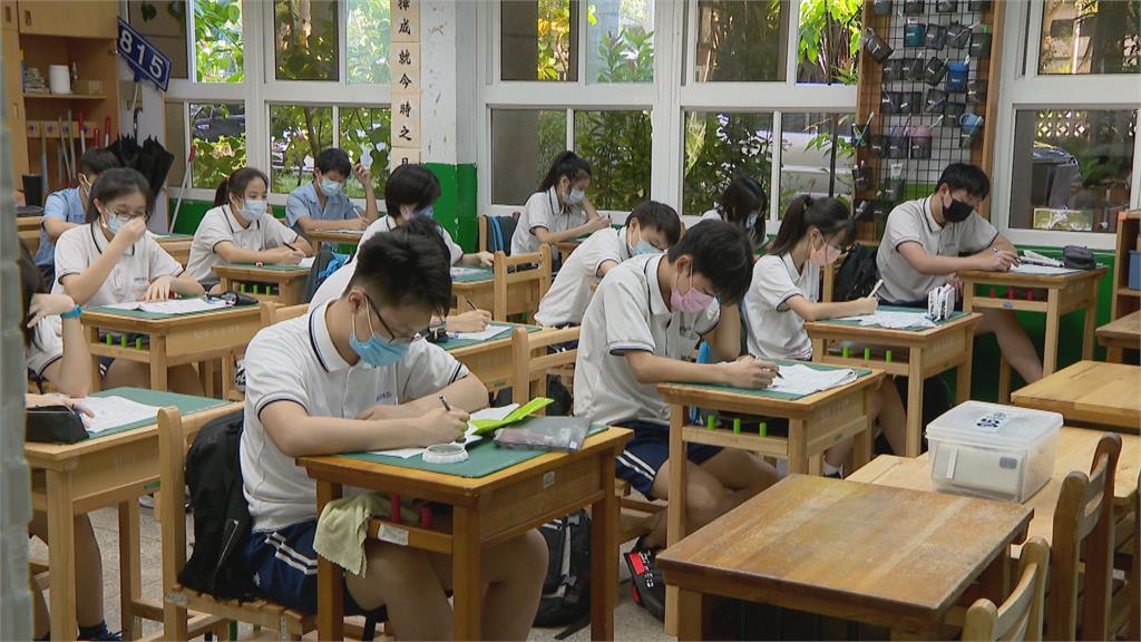 BNT同意書詢問「是否懷孕」 害女高中生超尷尬