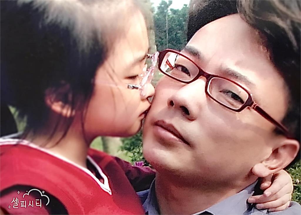 與前妻離婚…詹惟中私約「金髮嫩妹」吃鍋!網見她「真實身分」驚嘆:太前衛