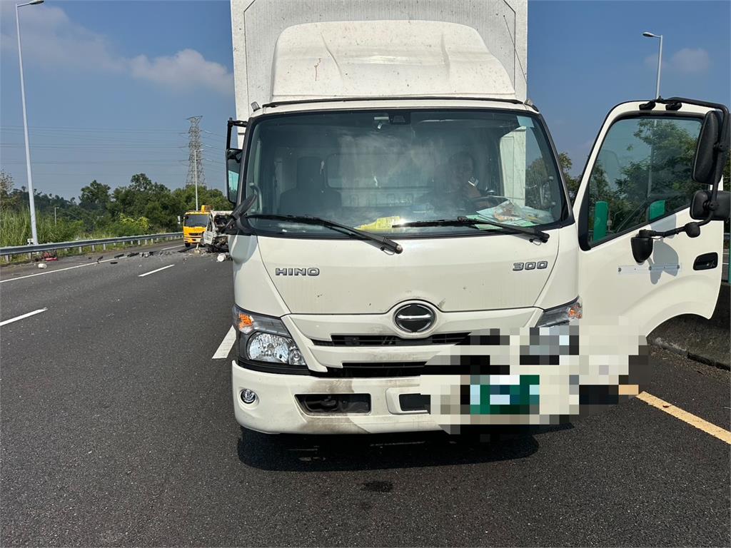 最新／國3南下嘉義路段2死車禍　車頭全毀恐怖畫面曝光