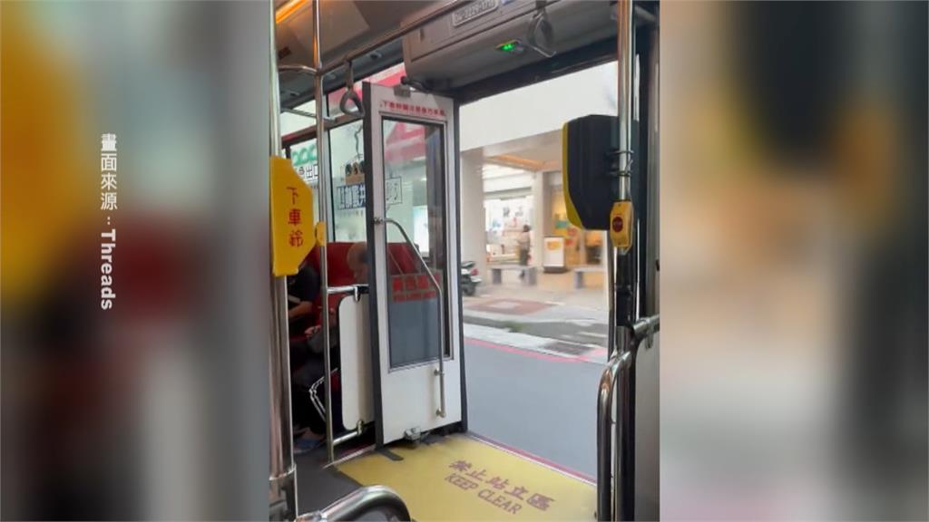 台中交通奇景！　公車行駛中大門敞開　西屯區出現「移動城堡」