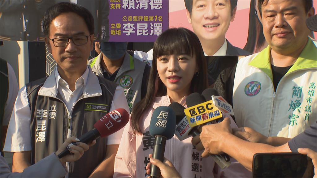 最喜歡的顏色! 黃捷一早路口拜票 "粉紅戰袍"亮相