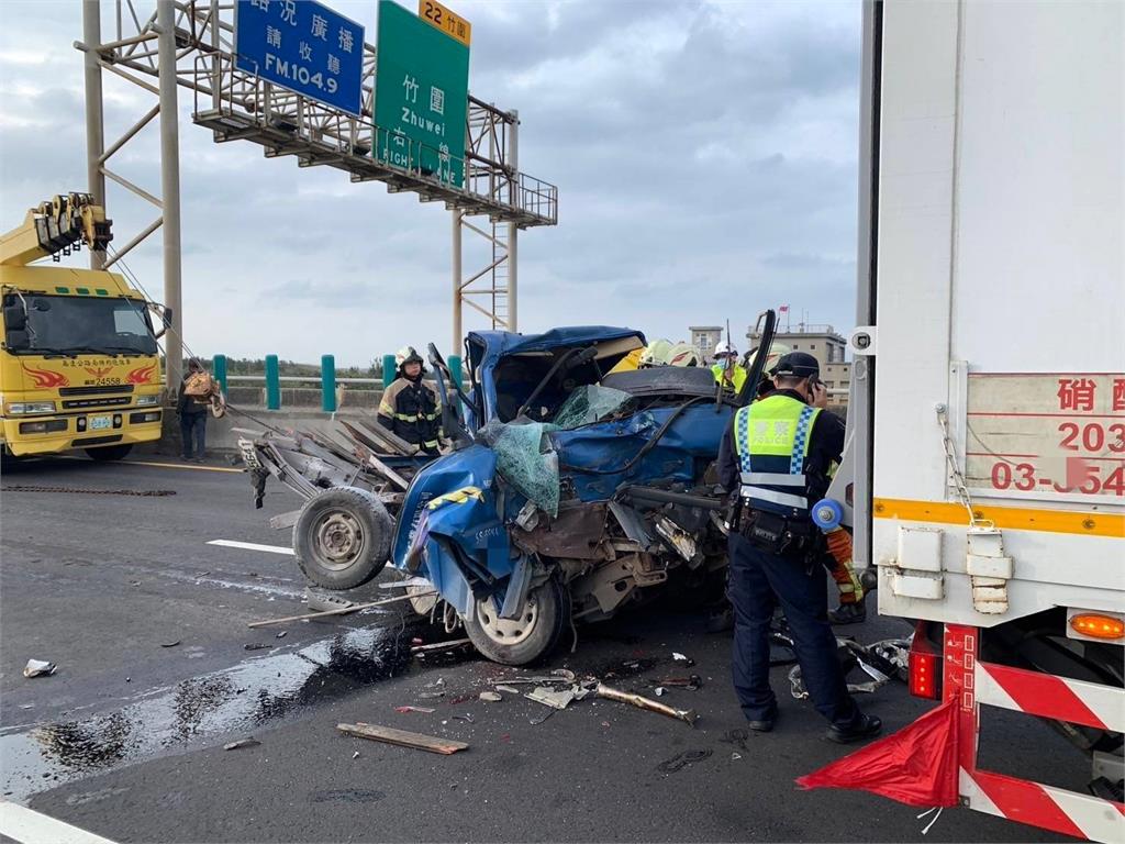 台61線3車連環撞釀3死1傷 疑閃避施工!貨車嚴重變形