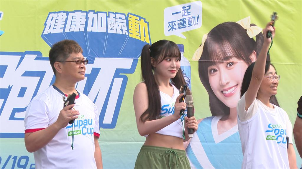 啦啦隊女神邊荷律應援路跑 現場即興應援舞萌翻粉絲