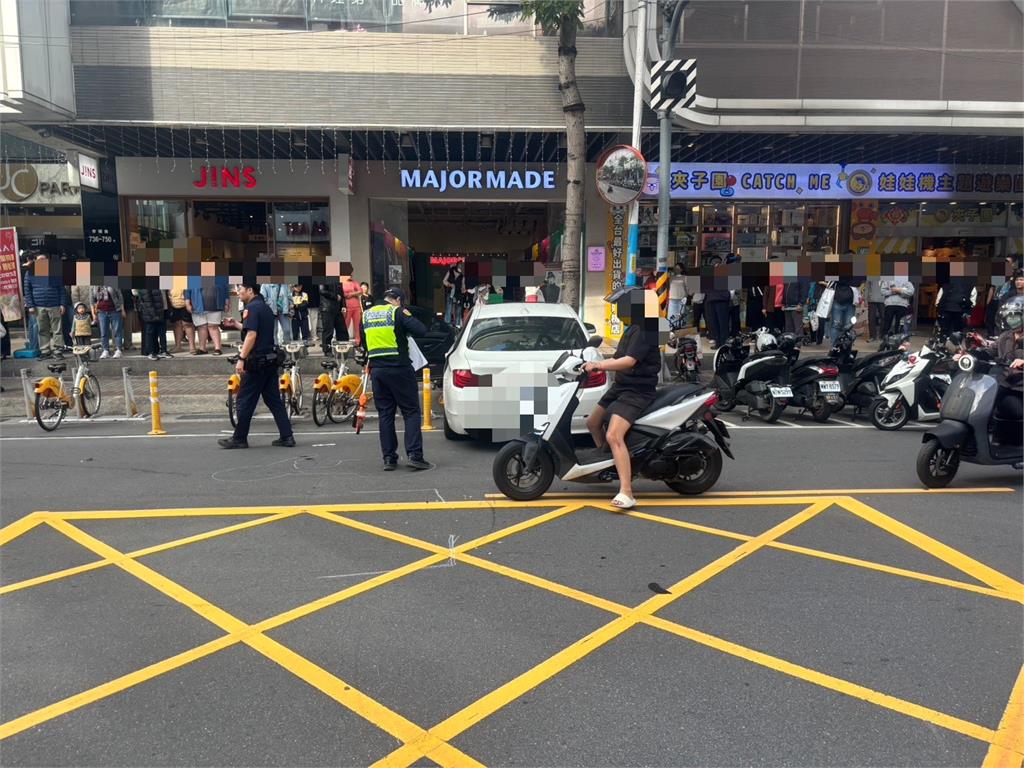 快新聞／新北新莊驚傳嚴重車禍！2客車、1機車劇烈碰撞　1男子OHCA