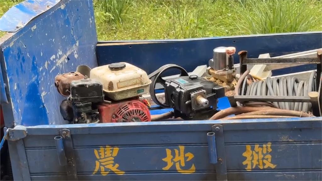 連人帶車翻落邊坡　果農被壓車底受困身亡