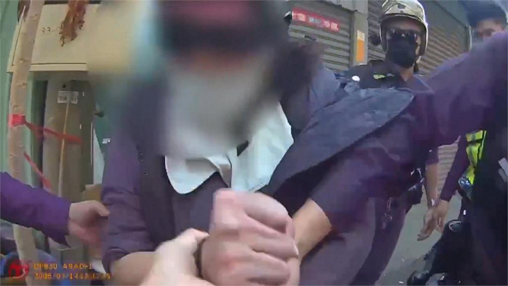 不滿違規遭警開單　高雄婦一怒之下竟「襲警」被捕