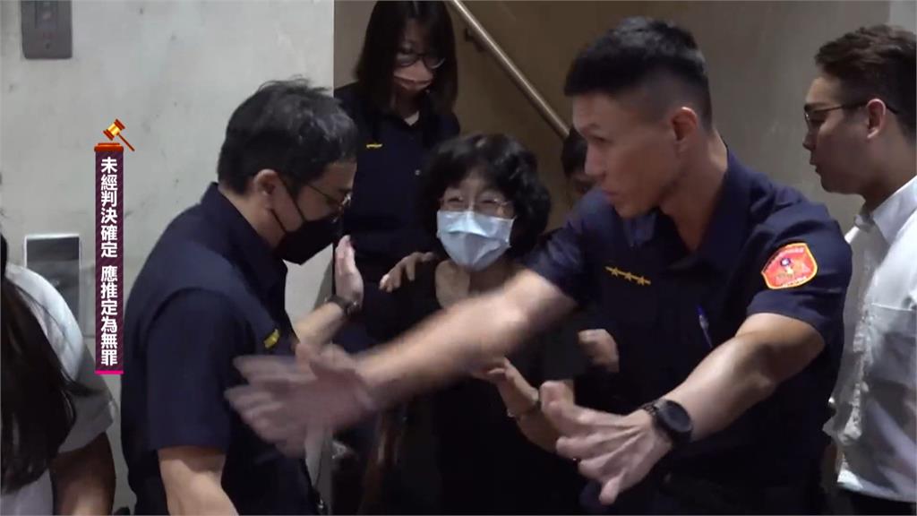 北檢複訊2小時後請回 黃珊珊開車護送陳佩琪離開