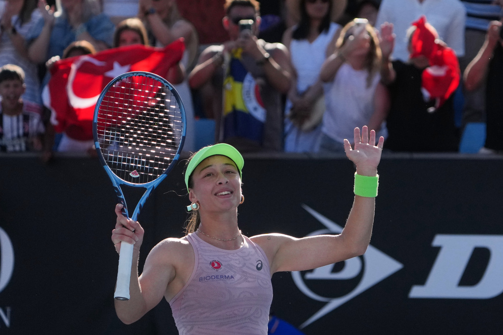 澳網(影)／好心有好報！世界排名112女將及時出手救助昏倒球僮最終逆轉勝出