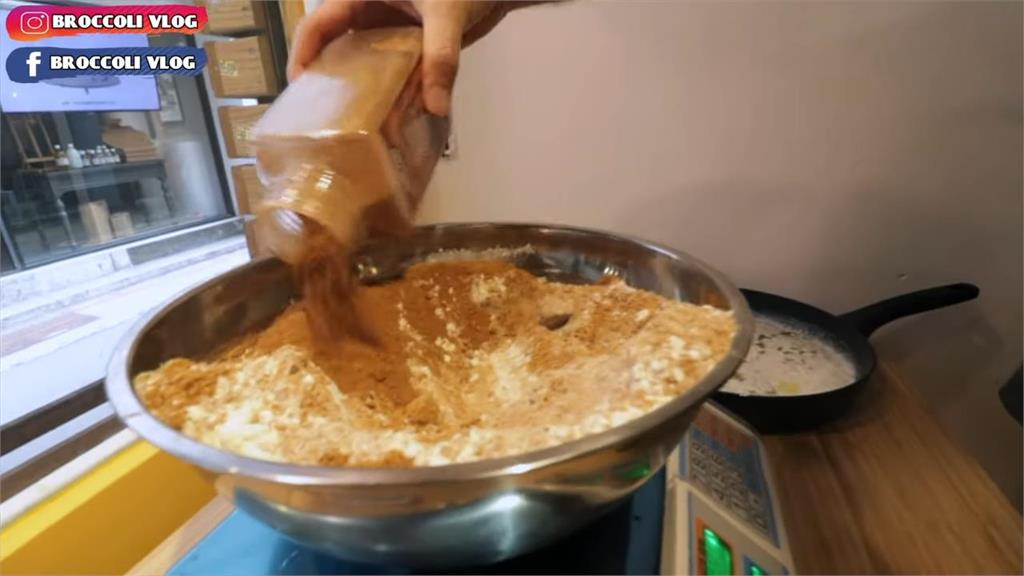 足感心!俄籍台灣女婿作300肉桂捲送醫護 操壞機器網讚:受到啟發
