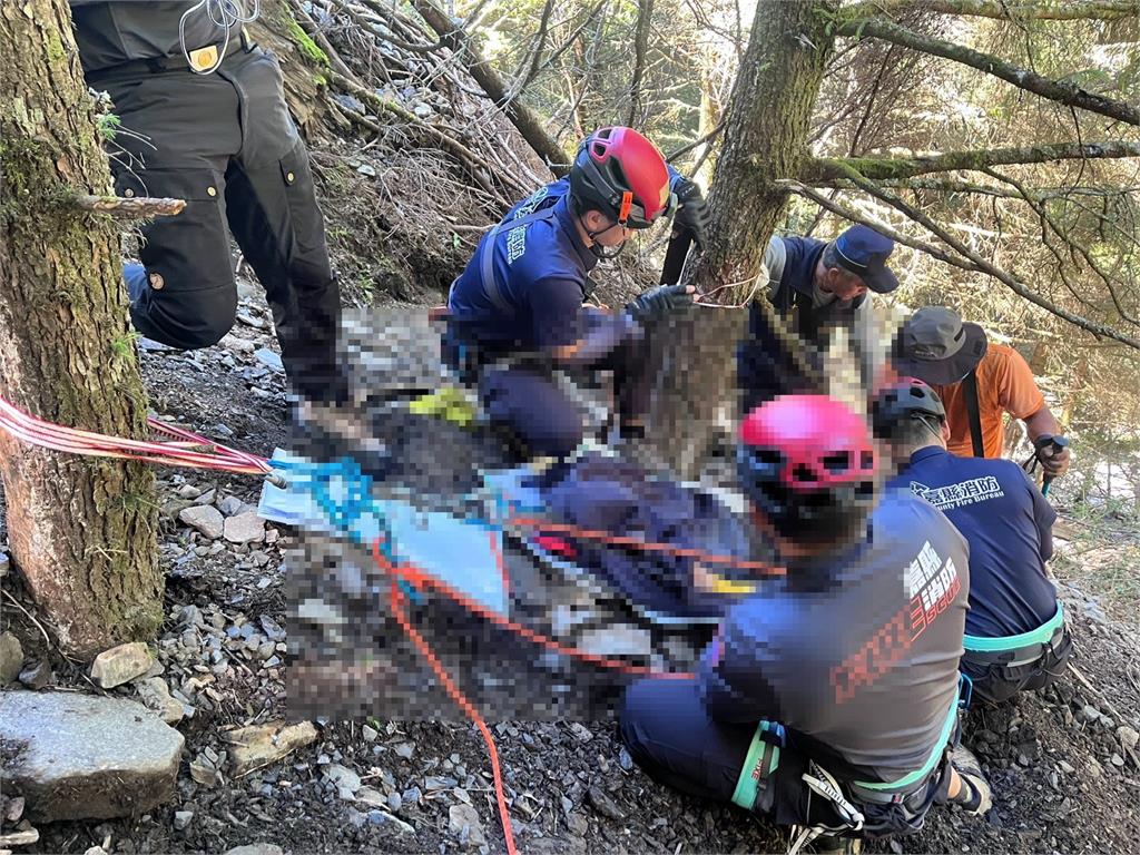 最新／玉山驚傳墜谷！6旬男突「右傾」摔落...隊友「急抓衣角」仍救不回