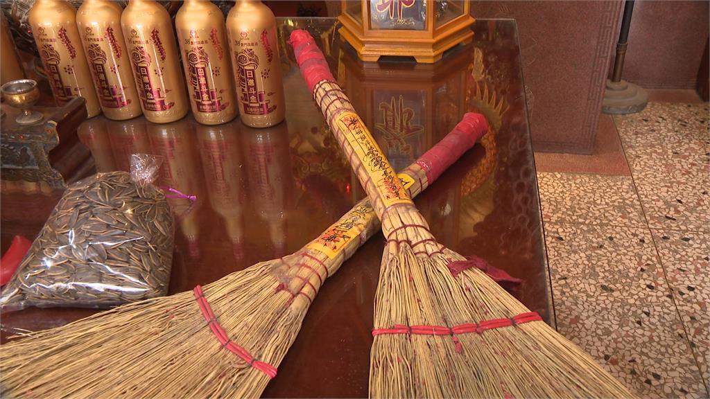 異言堂／ 過年招財靠這支？「天地掃」中南部.台東信眾多