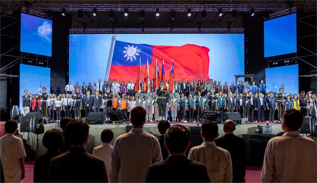 賴清德國慶晚會脫口韓國瑜「頭髮更少了」!韓總秒炸「1超誠實反應」逼瘋全場