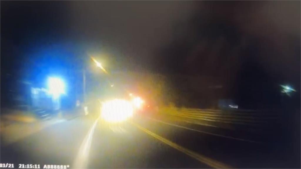 南投男開小貨車自撞電桿　上半身撞破擋風玻璃慘死