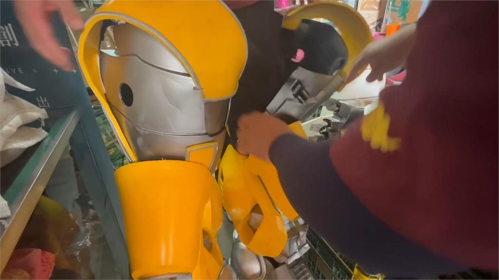 大甲媽遶境"大黃蜂"現身! 信徒斥資2.5萬打造超吸睛