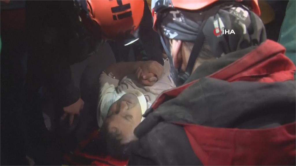 土耳其強震破1.6萬人死　男子受困74小時獲救
