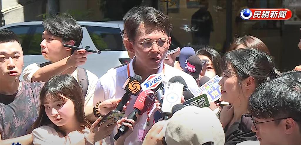 蔡英文深夜震撼表態「黃國昌扯出柯文哲」!脫口「1拷問」全網看傻了:法學博士?