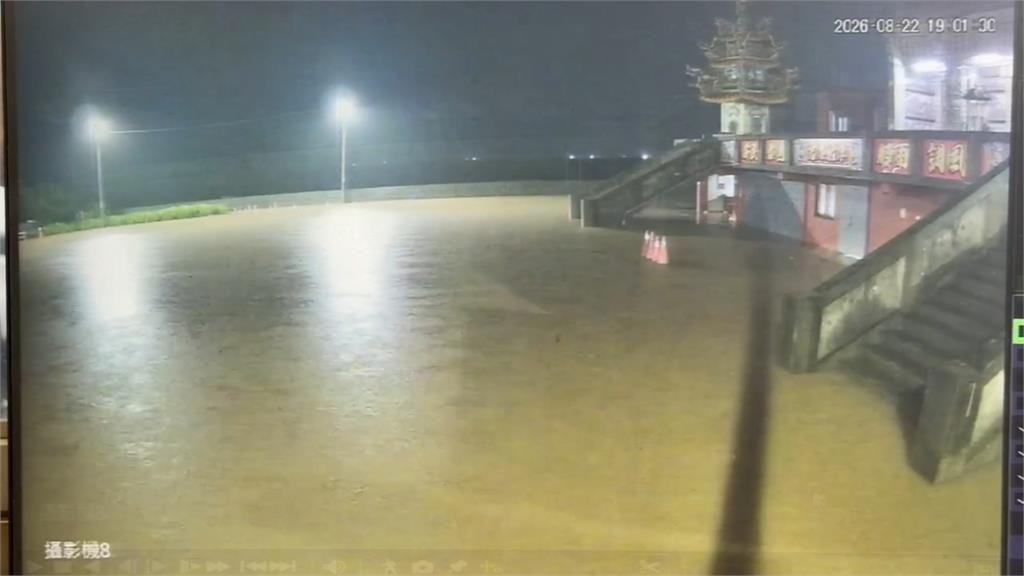 週六深夜強降雨　金山聖安宮一度水淹30公分高　積水雖退周邊仍一片泥濘