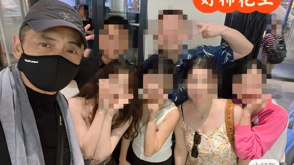 周潤發肋骨裂開照樣運動 緊握扶手憔悴模樣曝 周潤發沒聽醫生話!骨裂照樣「帶傷跑步」 下樓緊握扶手憔悴模樣曝