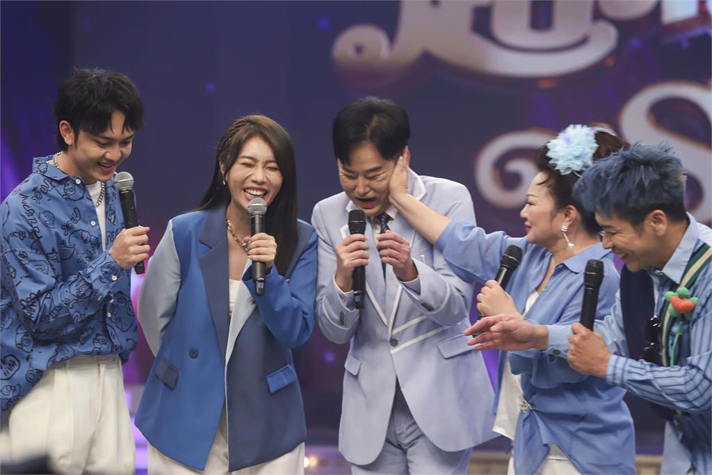 《超級冰冰Show》王彩樺上節目唱歌壓力報表！突跪金曲歌王荒山亮驚呆眾人