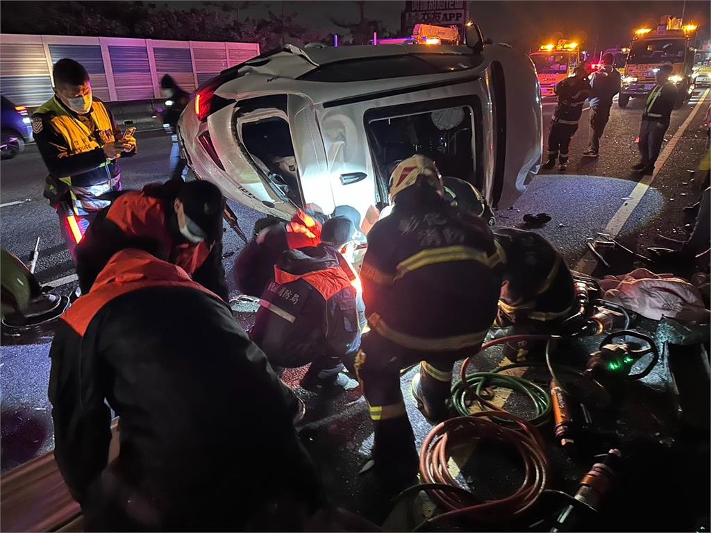 快新聞/春節不平靜!國1彰化段深夜4車追撞 1死6傷