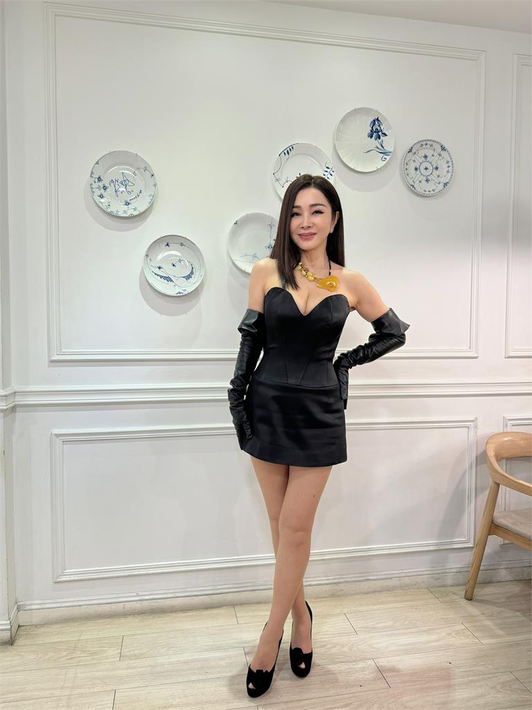 陳美鳳馬甲禮服「太緊身」勒出小蠻腰!曝許瑋甯、邱澤夫妻放閃實錄