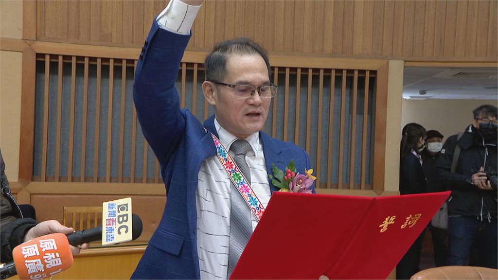 推廣友善族語環境 蘇錦雄、宋雨蓁阿美族語宣誓就職議員