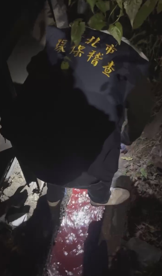 快新聞／深夜驚見「紅色血水」！新北環保局、綠議員揪出泰山工廠偷排廢水