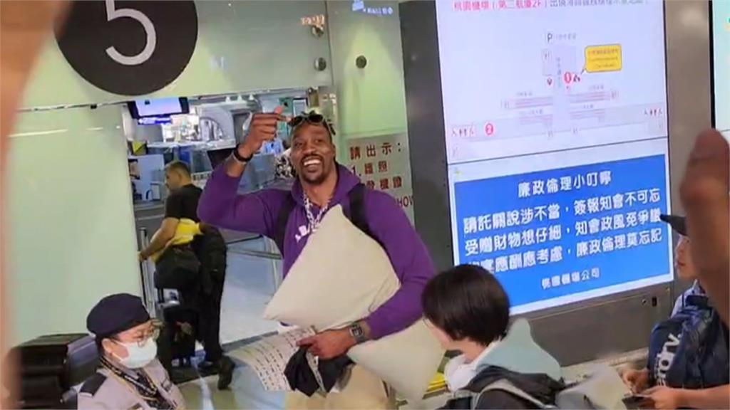 結束T1賽季搭機離台 魔獸淚謝球迷「台灣之旅很驚奇」