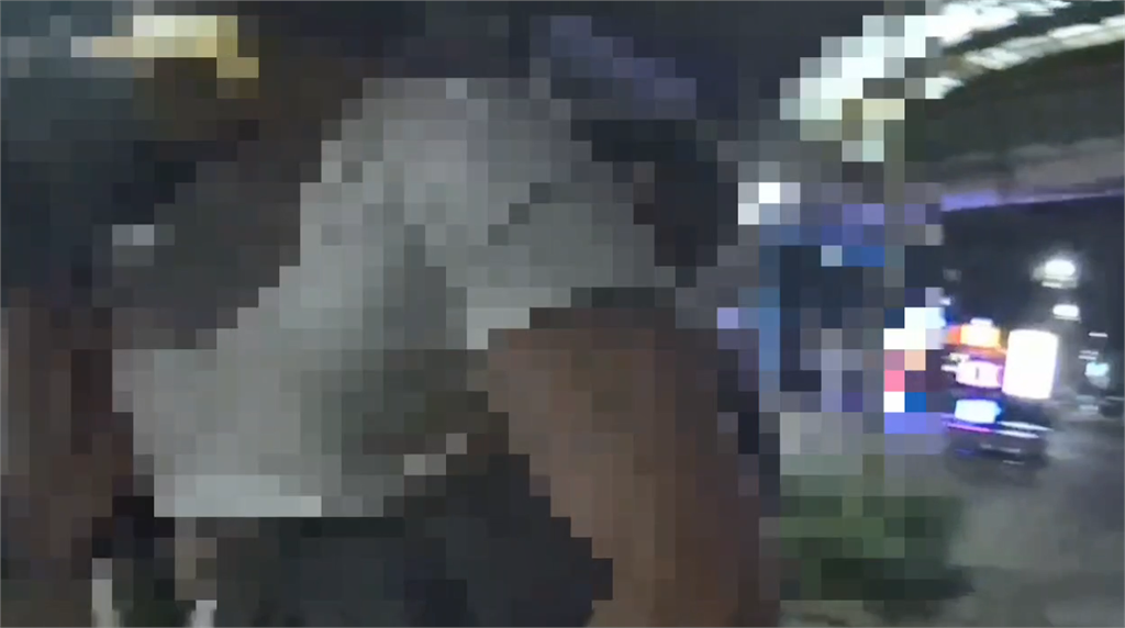 快新聞／約女學員遭拒打翻醋醰！健身教練當街失控打人　遭警壓制移送