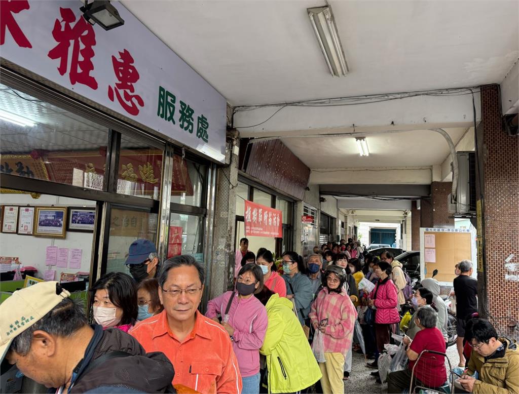 快新聞/半小時被搶光!台中綠議員陳雅惠代贈700株樹苗 籲共同美化環境