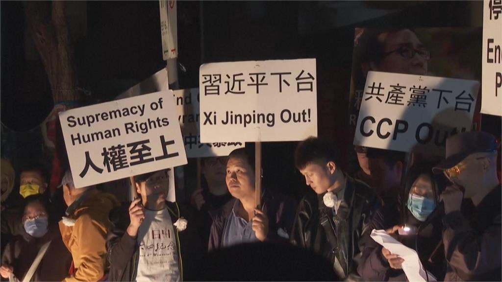 拿蠟燭和鮮花就遭逮　香港路障封維園　阻擋悼念六四
