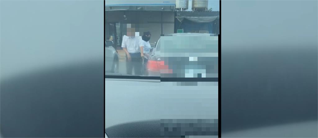 屏東阿伯疑中風「走路發抖」進駕駛座 目擊者:這樣怎麼開車?