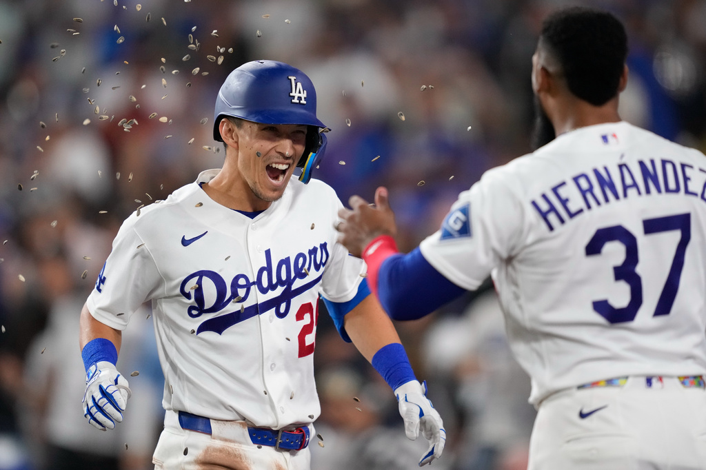MLB(影)／道奇悲報！明星外野強打挨球吻左手骨折　總ㄟ說話了