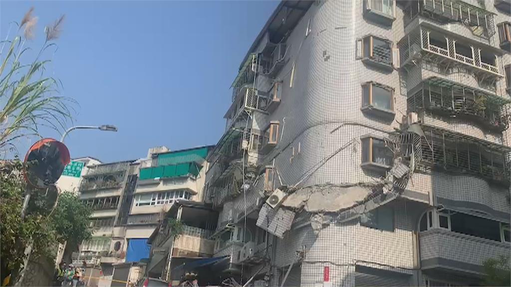 文山公寓陽台外牆坍塌　壓毀車輛疏散70多人