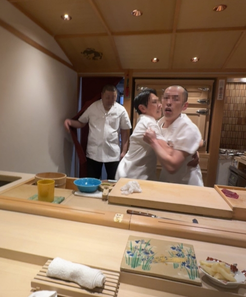 日料師傅「東京鐵拳」揮空嚇奧客!明日花綺羅「超巨海鮮丼」遭罵 東京日料師傅「東京鐵拳」揮空嚇死奧客!明日花綺羅曬「超巨海鮮丼」遭炎上
