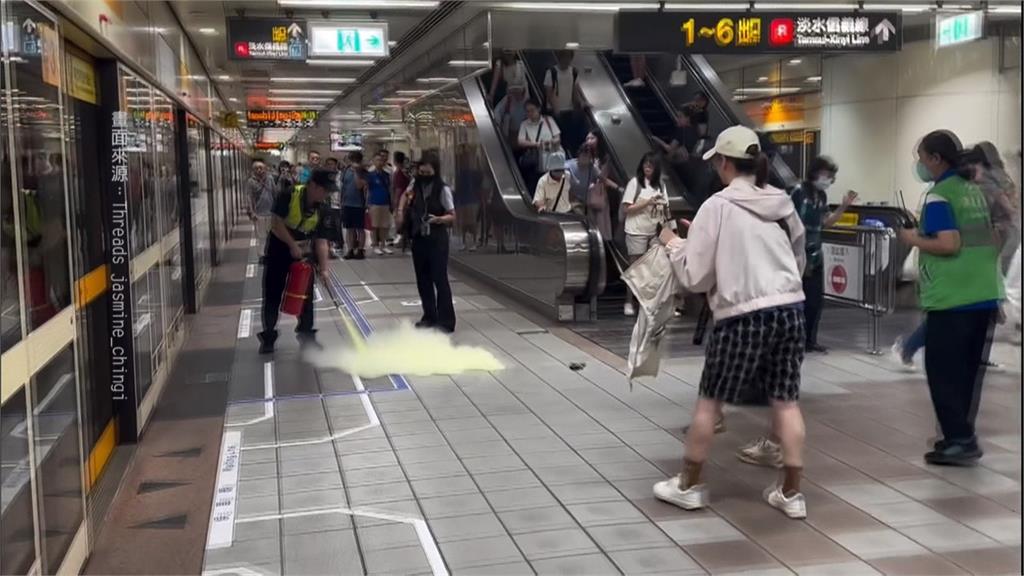 北捷車廂通勤尖峰行充自燃 目擊者:火花像沖天炮外竄