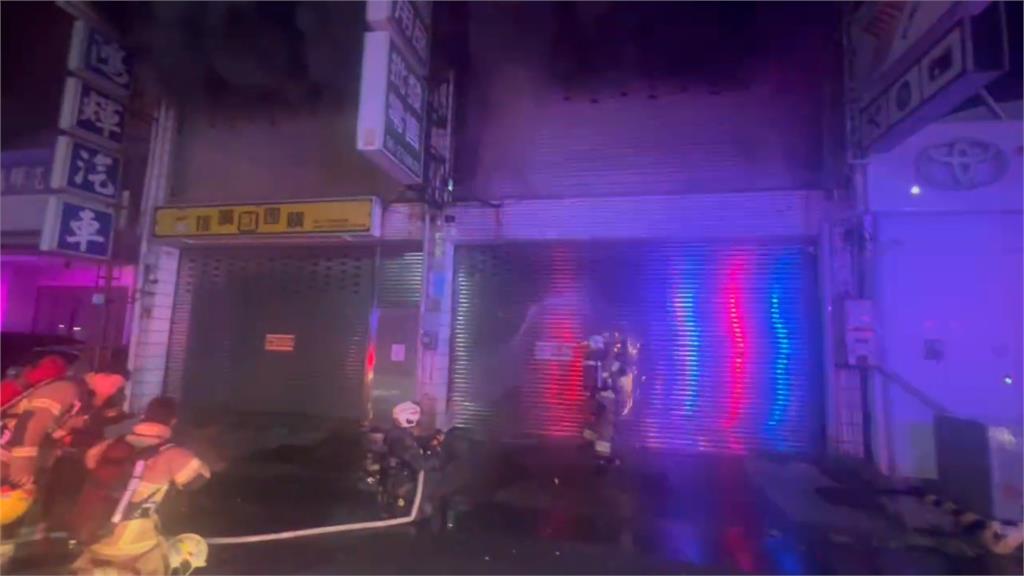 快新聞/仁德暗夜惡火!多棟建物遭延燒「1人送醫」 駭人畫面曝光了