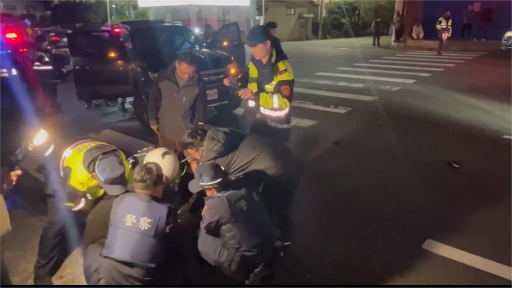 新北「隨機攔車砍人」5警圍捕受傷　嫌開皮卡衝撞巡邏車