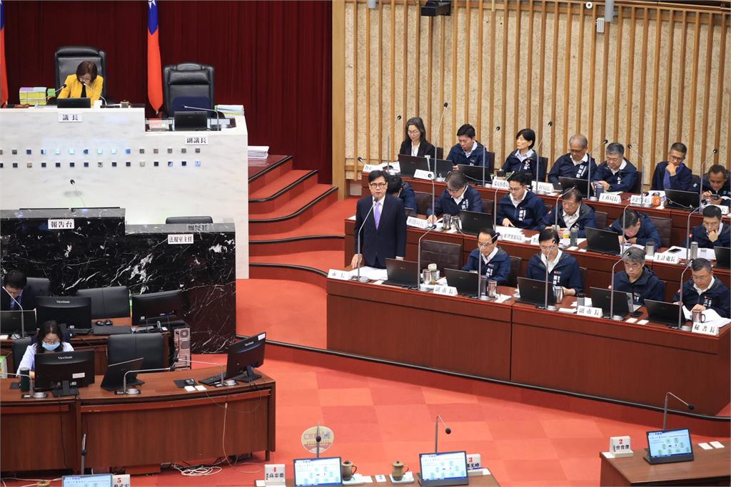 快新聞／高雄小港有福了！捷運青線可望南延　陳其邁親曝進度