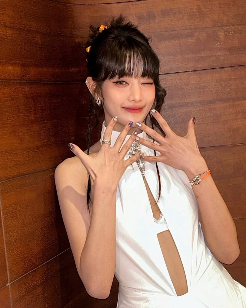 2025「女團同款」美甲範本!BLACKPINK Jennie酒紅法式超性感,這款出鏡率最高!